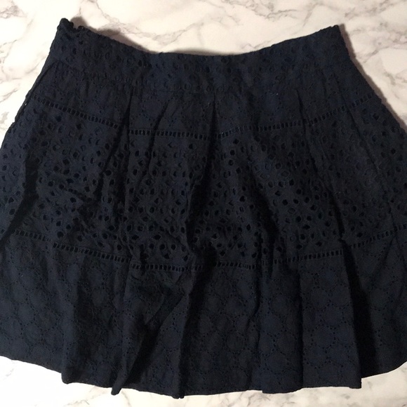 Banana Republic Navy Eyelet Flare Skirt w/pockets - Picture 2 of 8